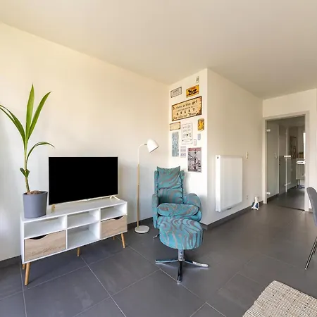 Chic Flat Near Beach, Cleaning Included * Ostende
