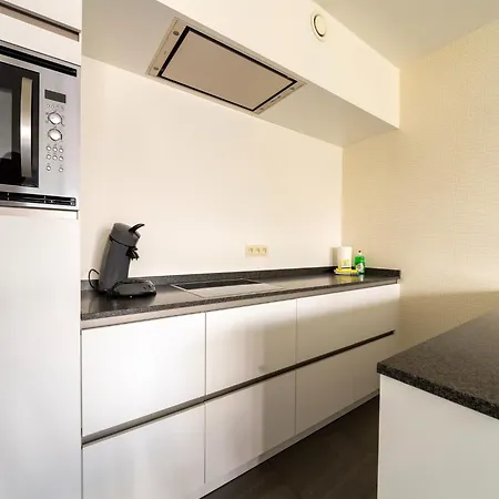 Chic Flat Near Beach, Cleaning Included * أوستيند
