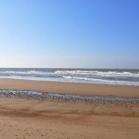 Chic Flat Near Beach, Cleaning Included Apartmán *
