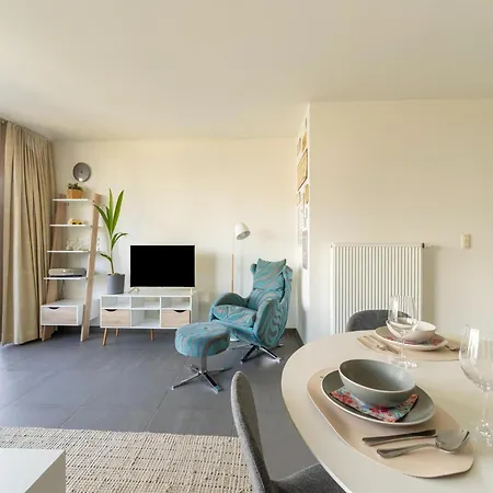 Chic Flat Near Beach, Cleaning Included *