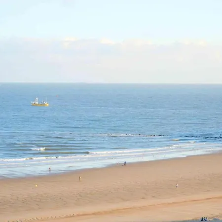 Chic Flat Near Beach, Cleaning Included * أوستيند