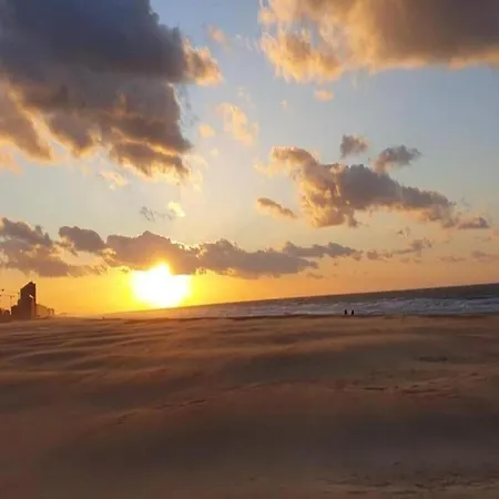 Chic Flat Near Beach, Cleaning Included شقة *